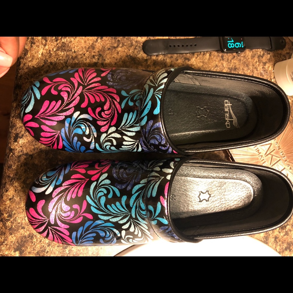 Great for nurses, only worn twice. No box sorry! - Picture 2 of 8